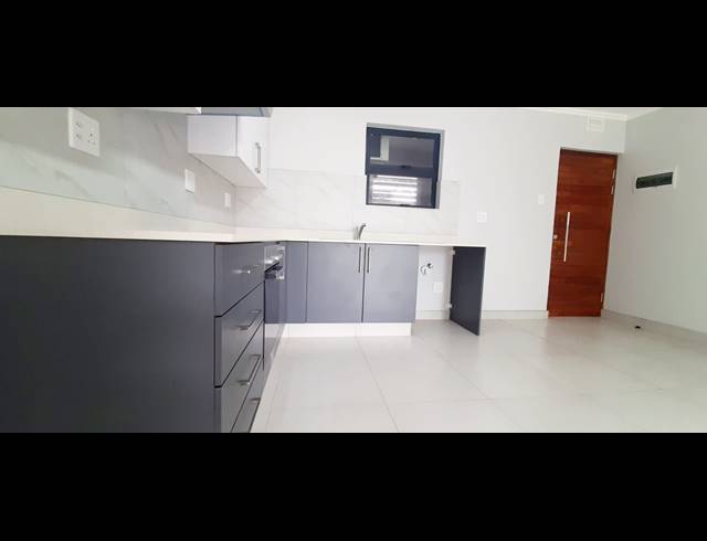 2 BEDROOM APARTMENT FOR SALE IN UMHLANGA RIDGE